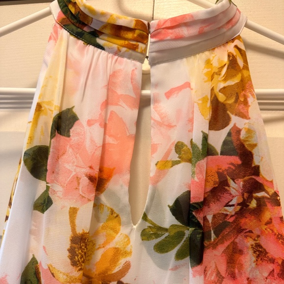 NWT, 70s-style size 16 SLNY knee length halter chiffon dress in creamy florals - Picture 6 of 6
